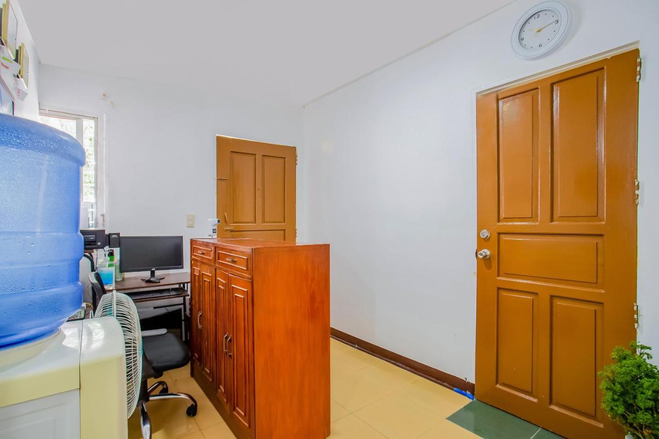 Vaccinated Staff - OYO 808 Mye Tourist Inn Paranaque City Exterior foto