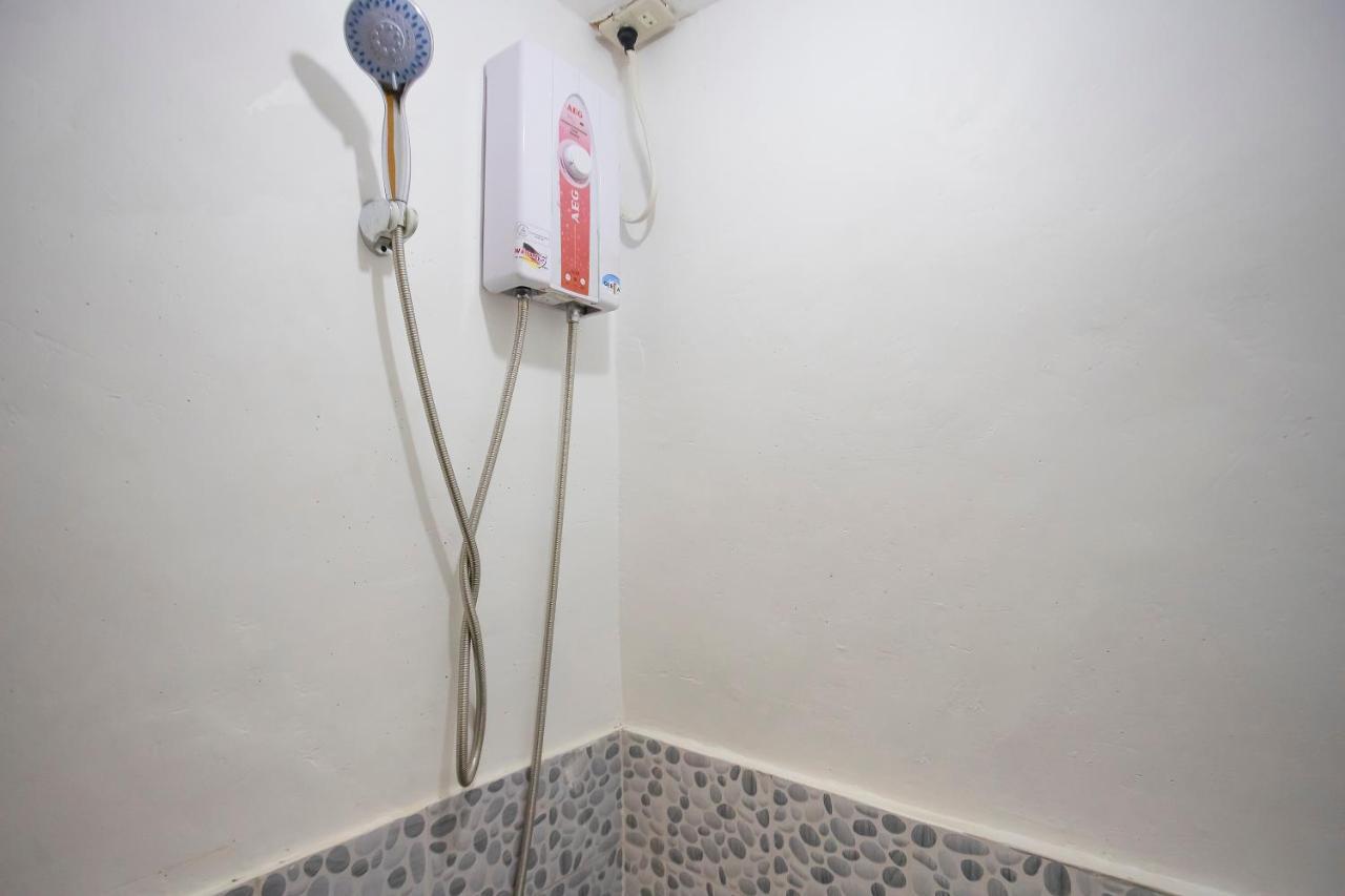 Vaccinated Staff - OYO 808 Mye Tourist Inn Paranaque City Exterior foto